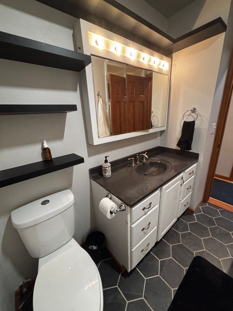 Cedar Falls House: 3716 Knoll Ridge Dr