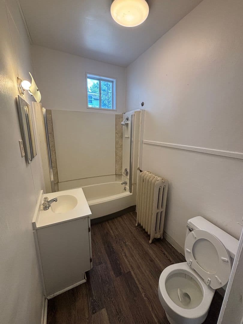 Cedar Falls Apartment: 2221 Olive St