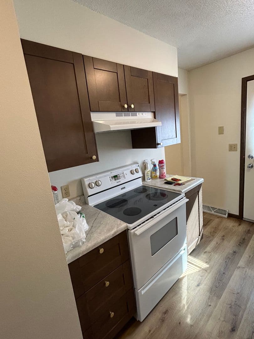 Waterloo Apartment: 1050 - 1110 Oleson Road
