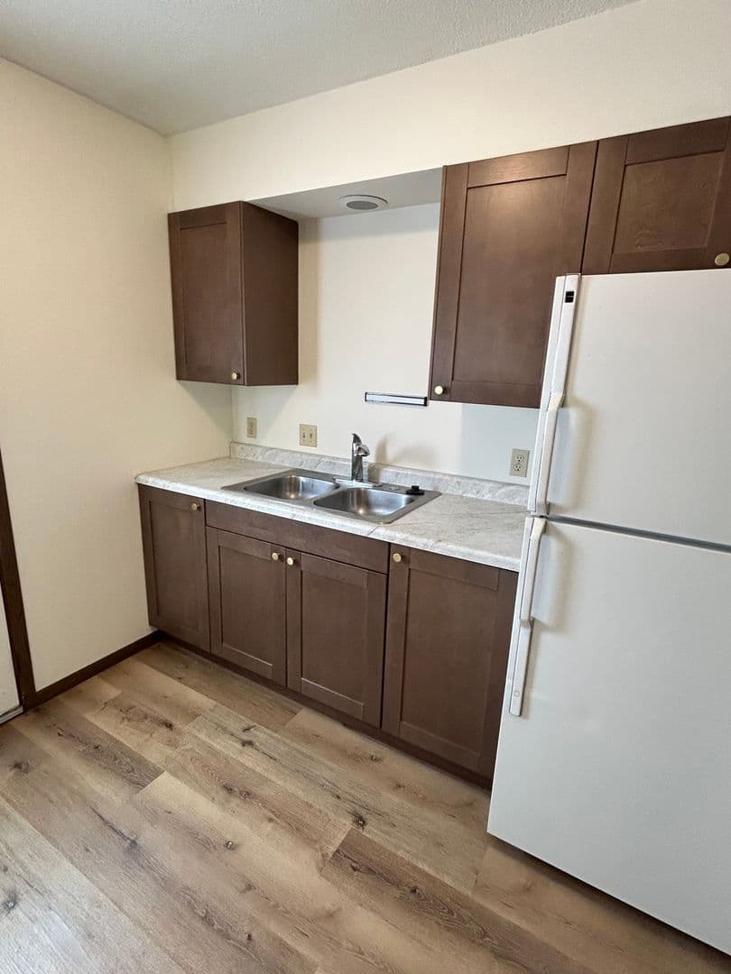 Waterloo Apartment: 1050 - 1110 Oleson Road