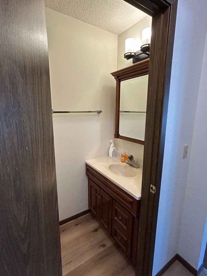 Waterloo Apartment: 1050 - 1110 Oleson Road