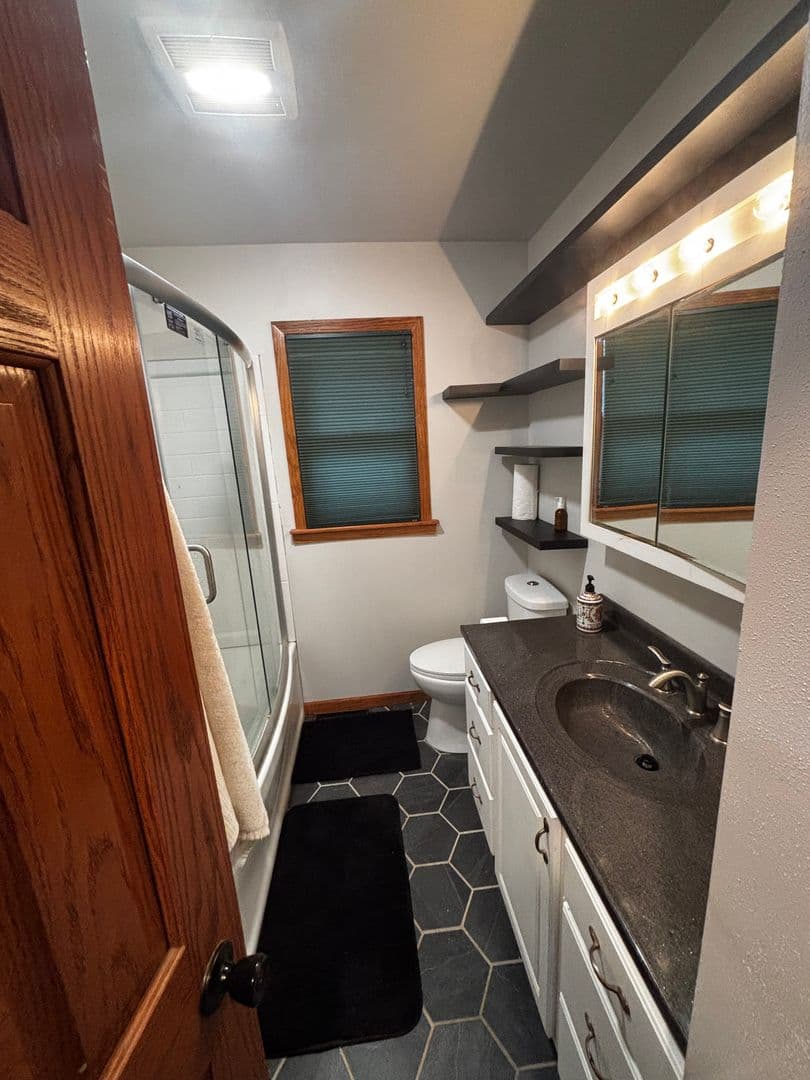 Cedar Falls House: 3716 Knoll Ridge Dr