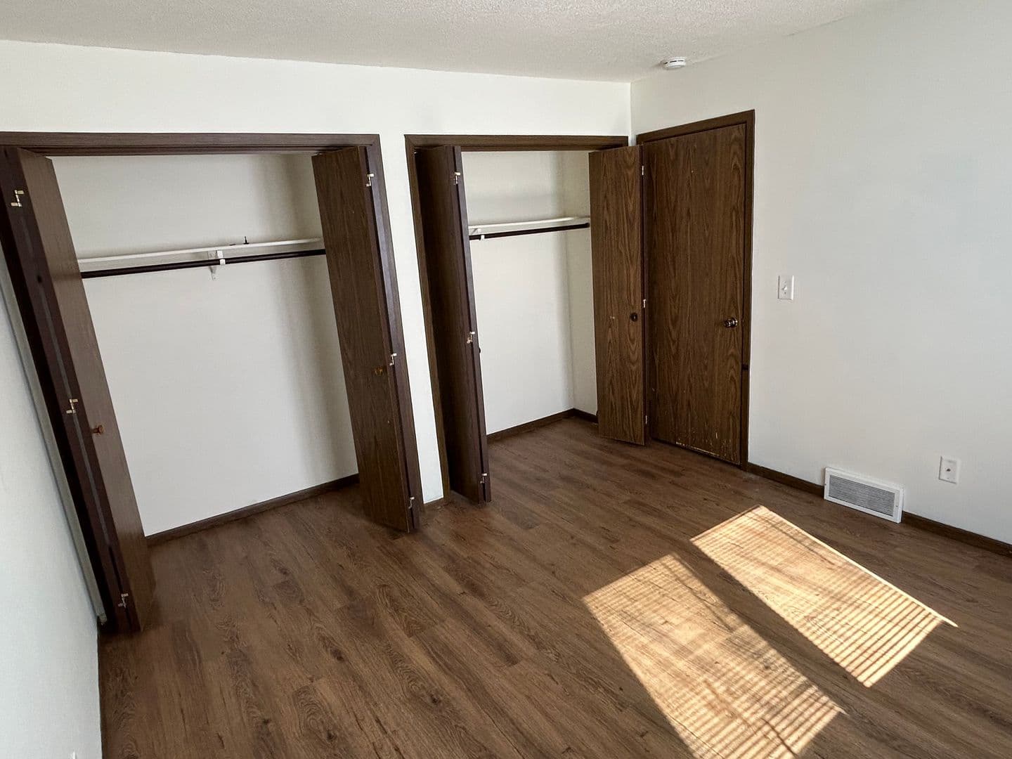 Waterloo Apartment: 1050 - 1110 Oleson Road
