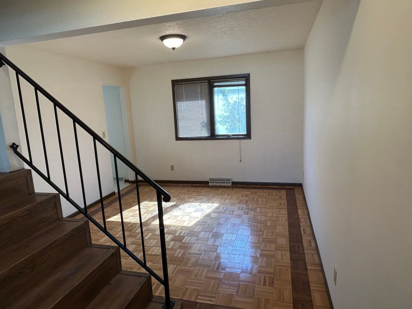 Waterloo Apartment: 1050 - 1110 Oleson Road