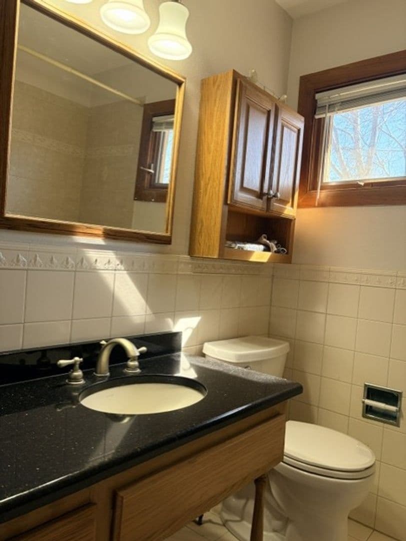 Waterloo House: 1132 Lidner Dr