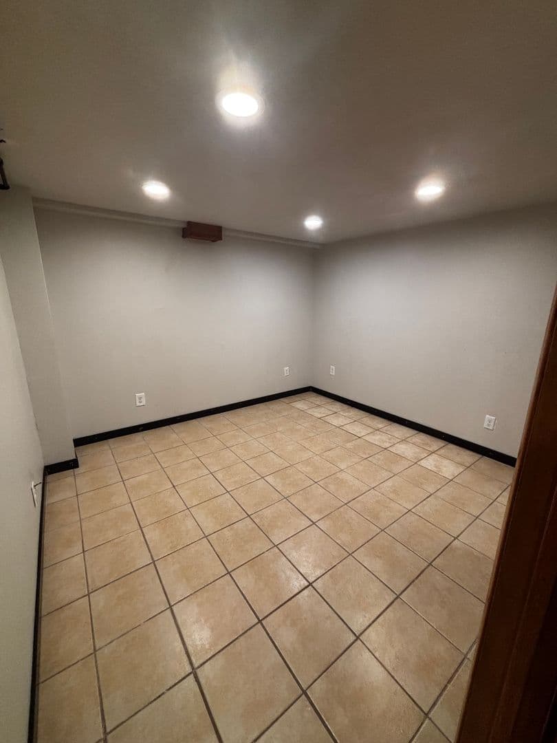 Cedar Falls House: 3716 Knoll Ridge Dr