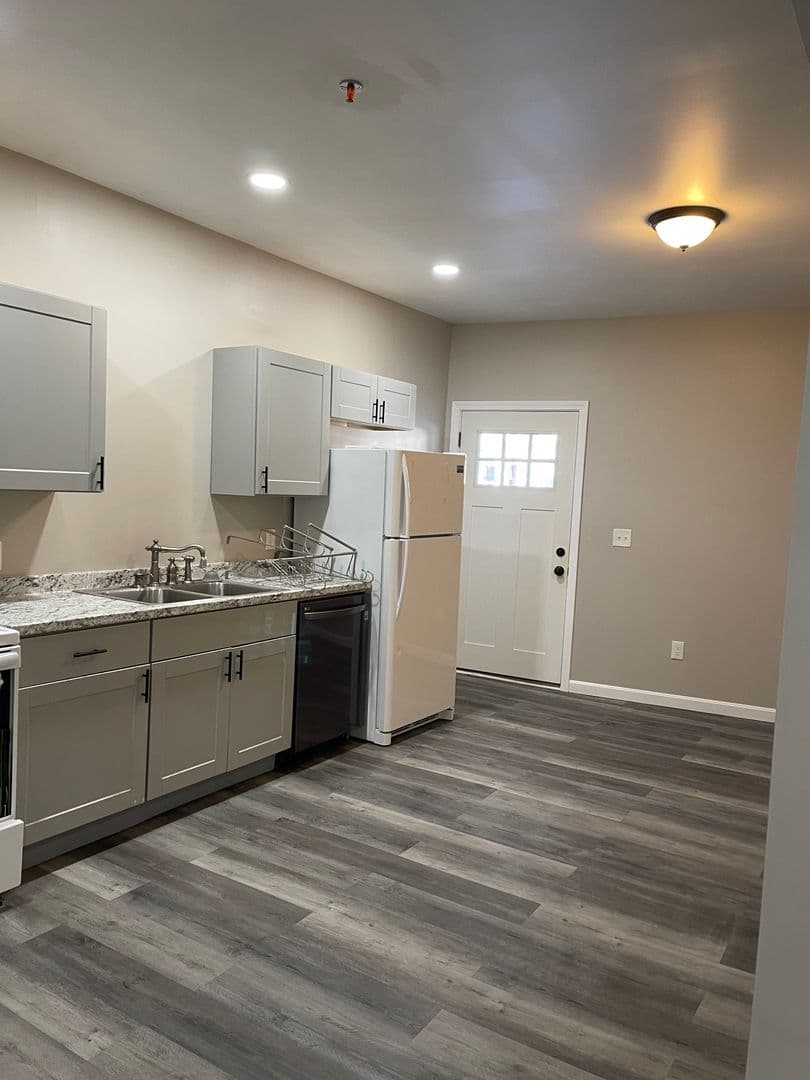 Tilton Apartment: 258 Main Street