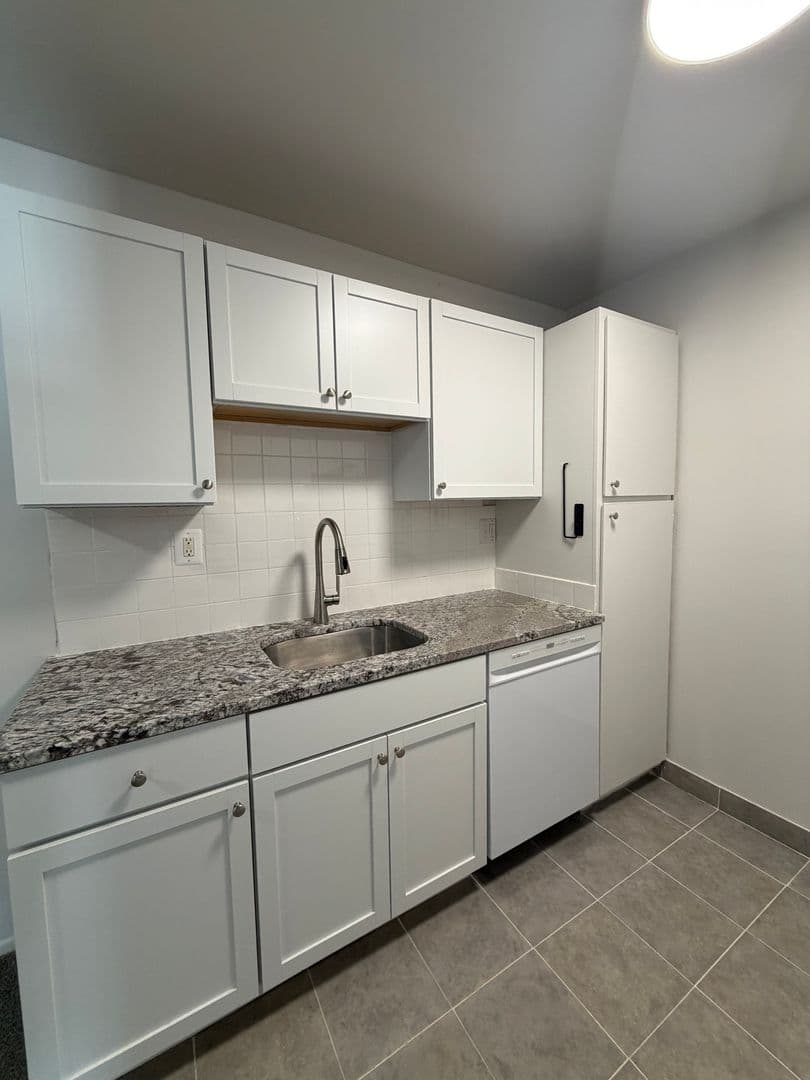 Taylor Apartment: 13300 Princeton