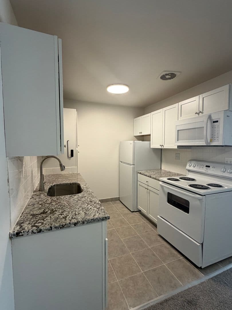 Taylor Apartment: 13300 Princeton