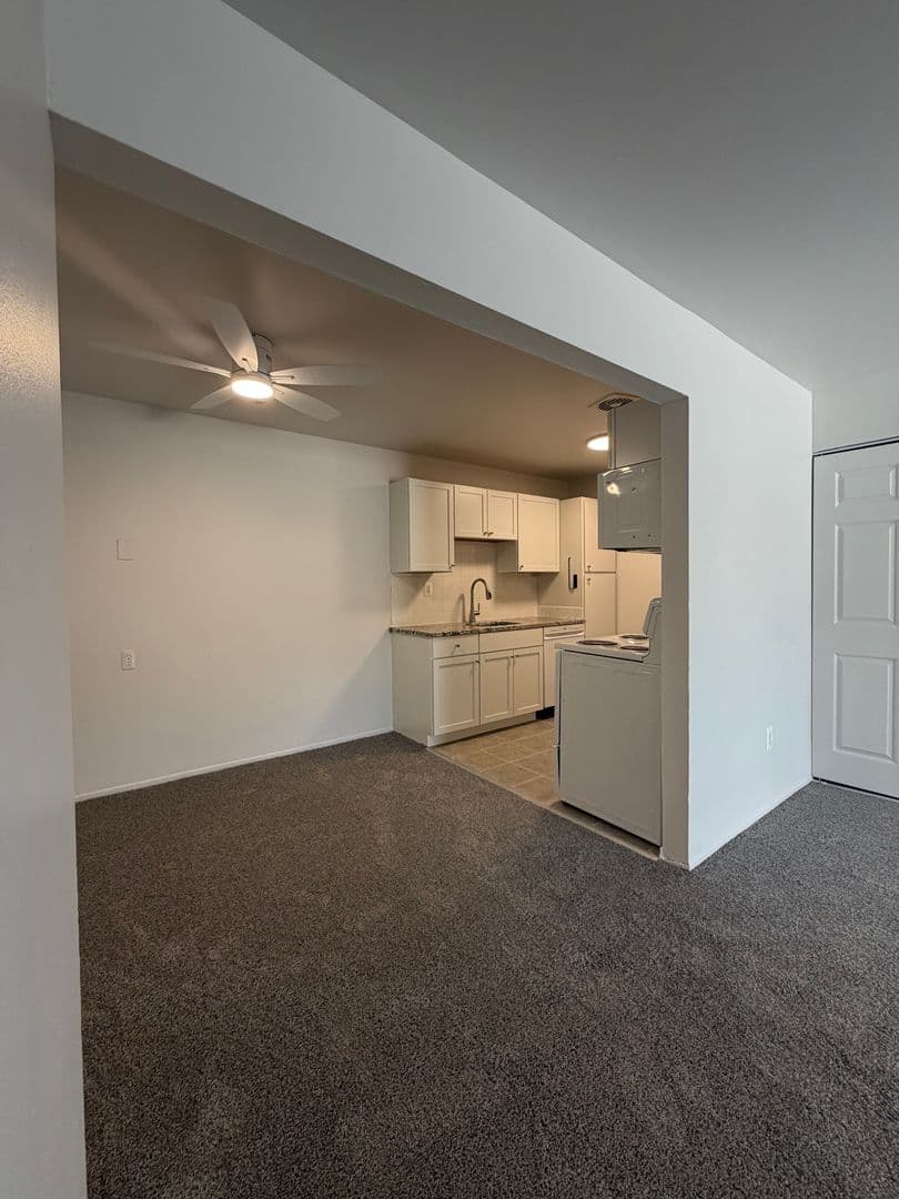 Taylor Apartment: 13300 Princeton