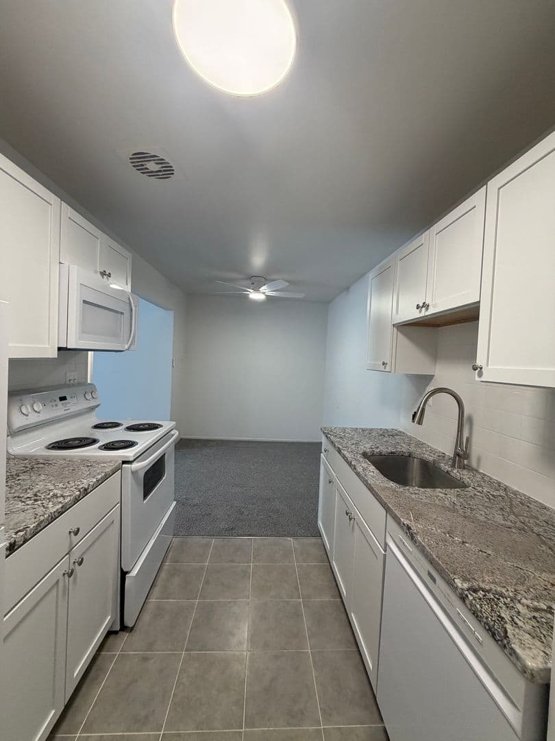 Taylor Apartment: 13300 Princeton