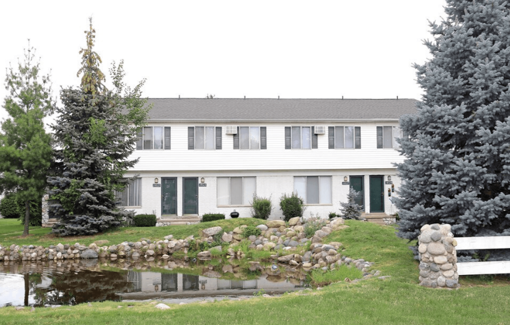 Clinton Township Apartment: 19345 Gaynon