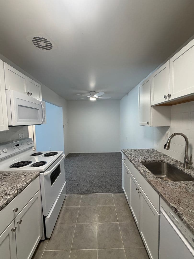 Taylor Apartment: 13300 Princeton