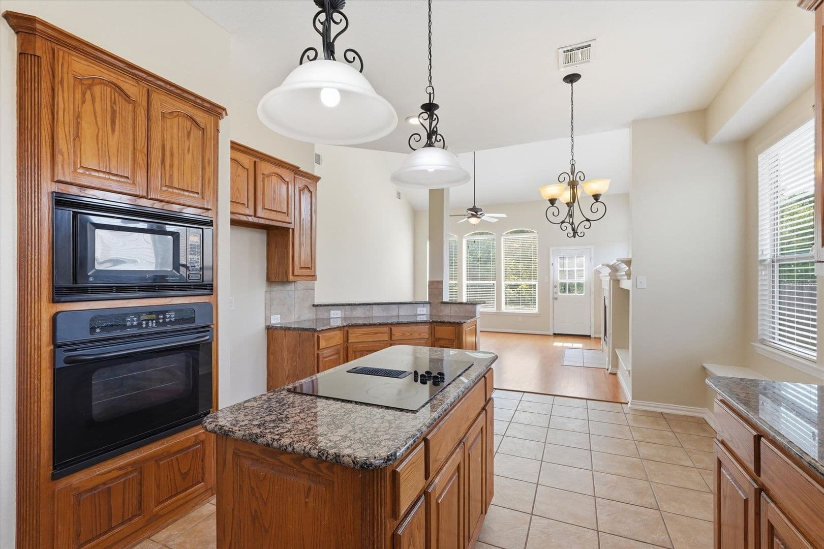 Dallas House: 6716 Prairie Flower Trail