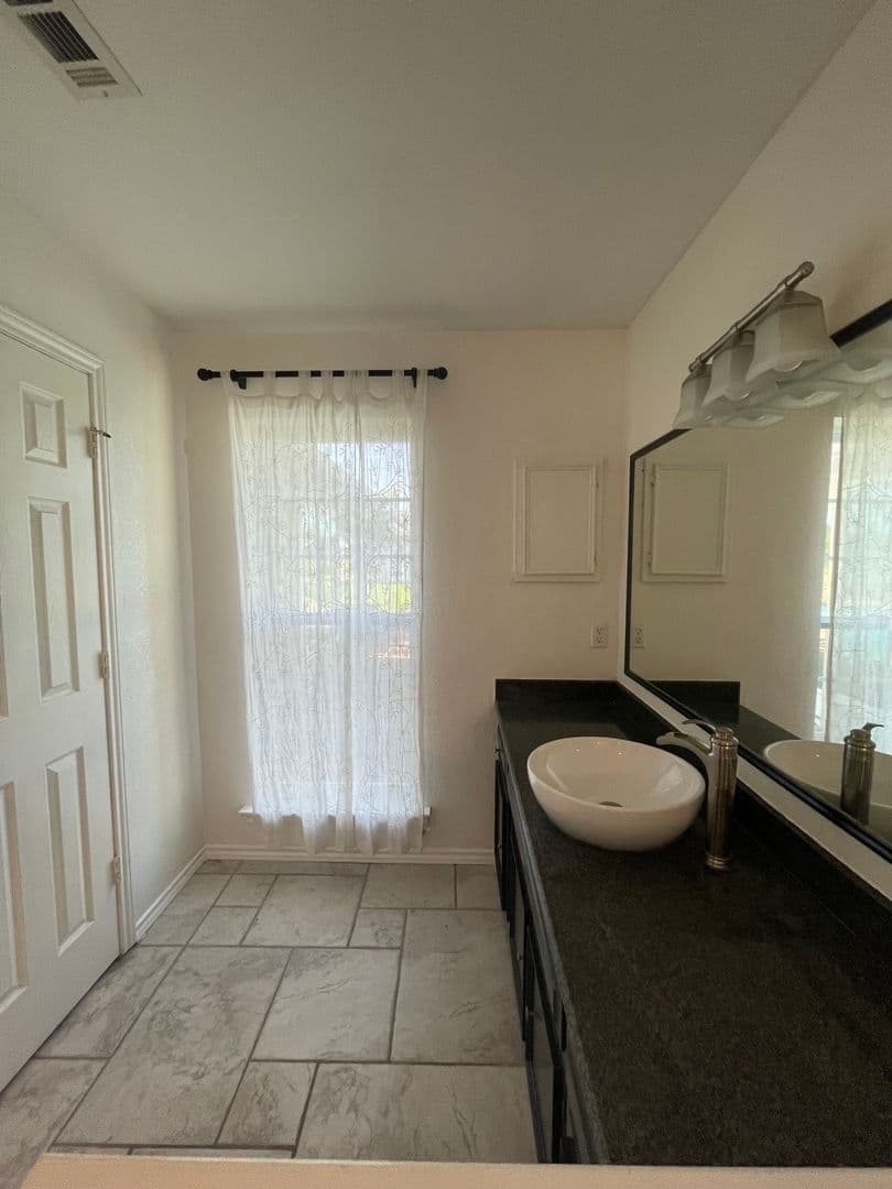 Rockwall House: 3494 N Stodghill Rd