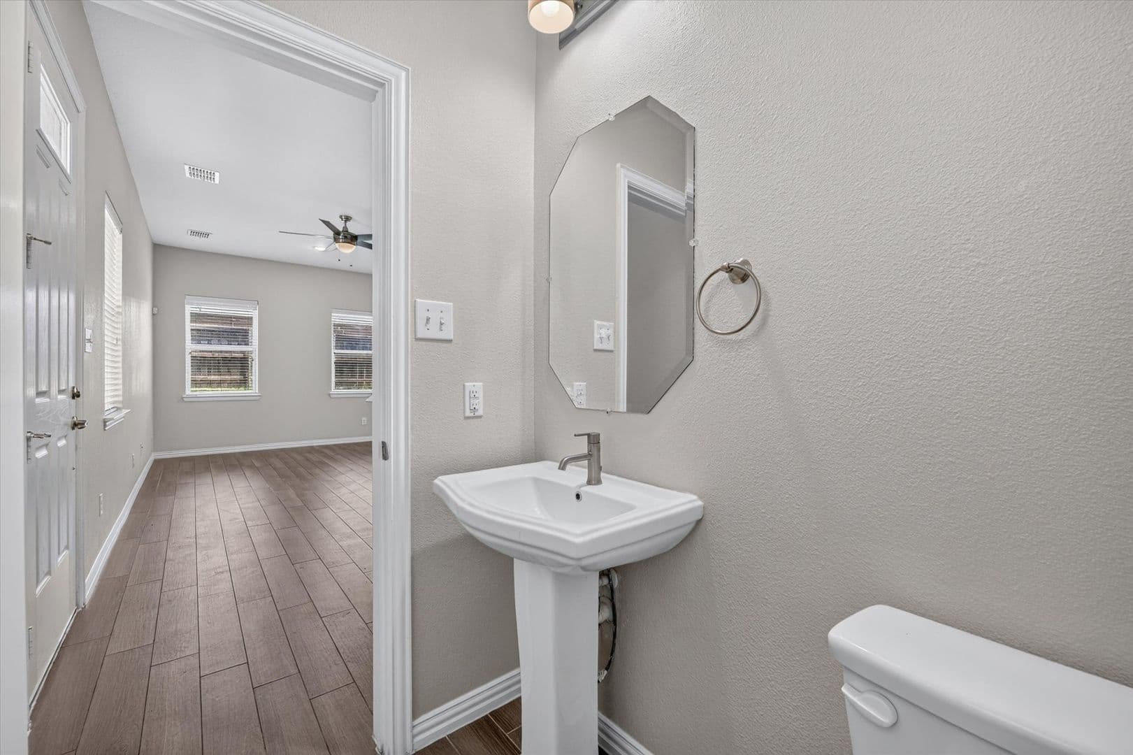Irving Townhome: 1912 Bethlehem Street