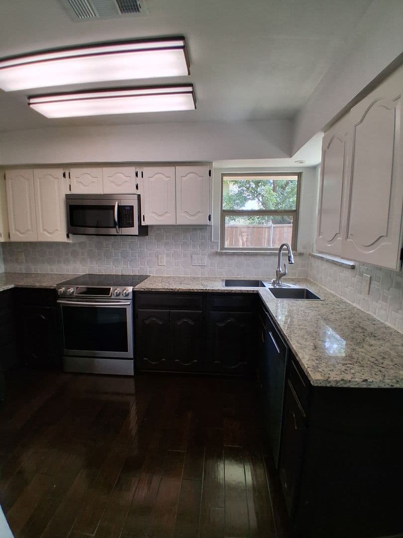Grapevine House: 1503 Laguna Vista Way