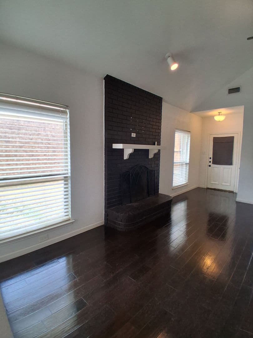 Grapevine House: 1503 Laguna Vista Way