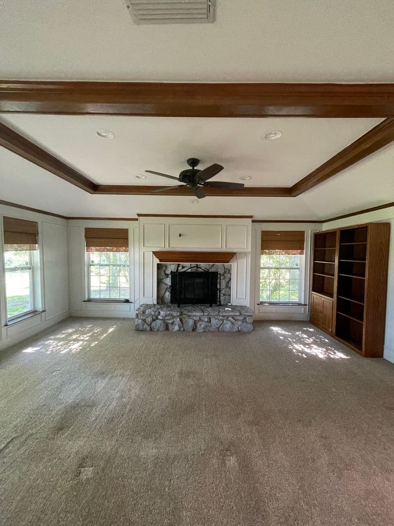 Rockwall House: 3494 N Stodghill Rd