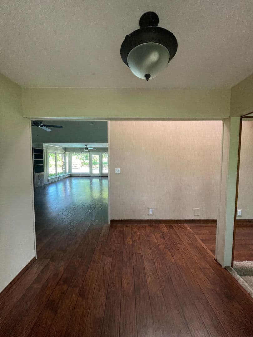 Rockwall House: 3494 N Stodghill Rd