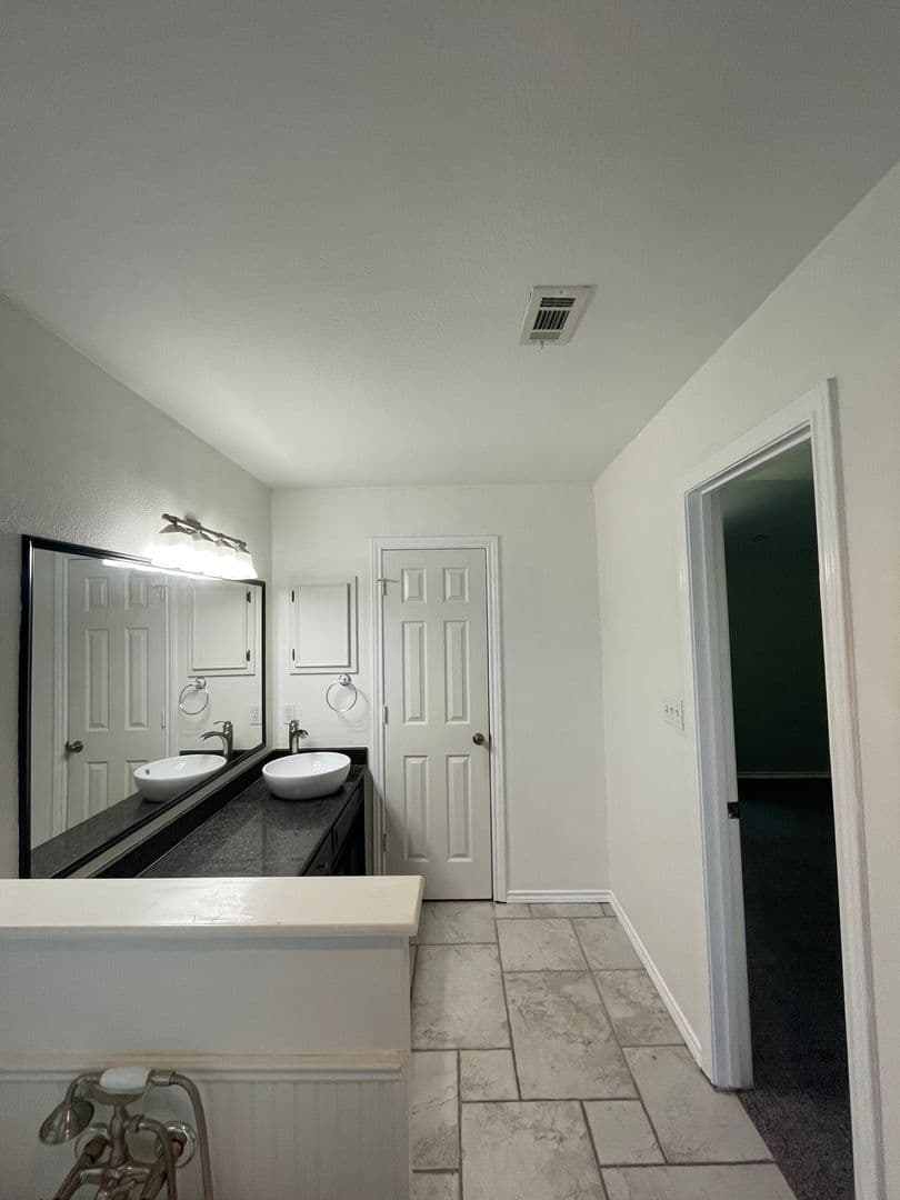 Rockwall House: 3494 N Stodghill Rd
