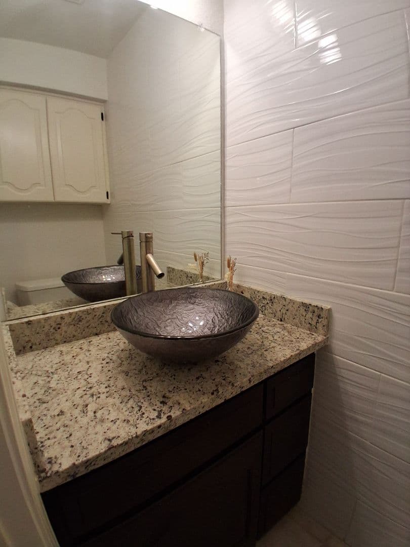 Grapevine House: 1503 Laguna Vista Way