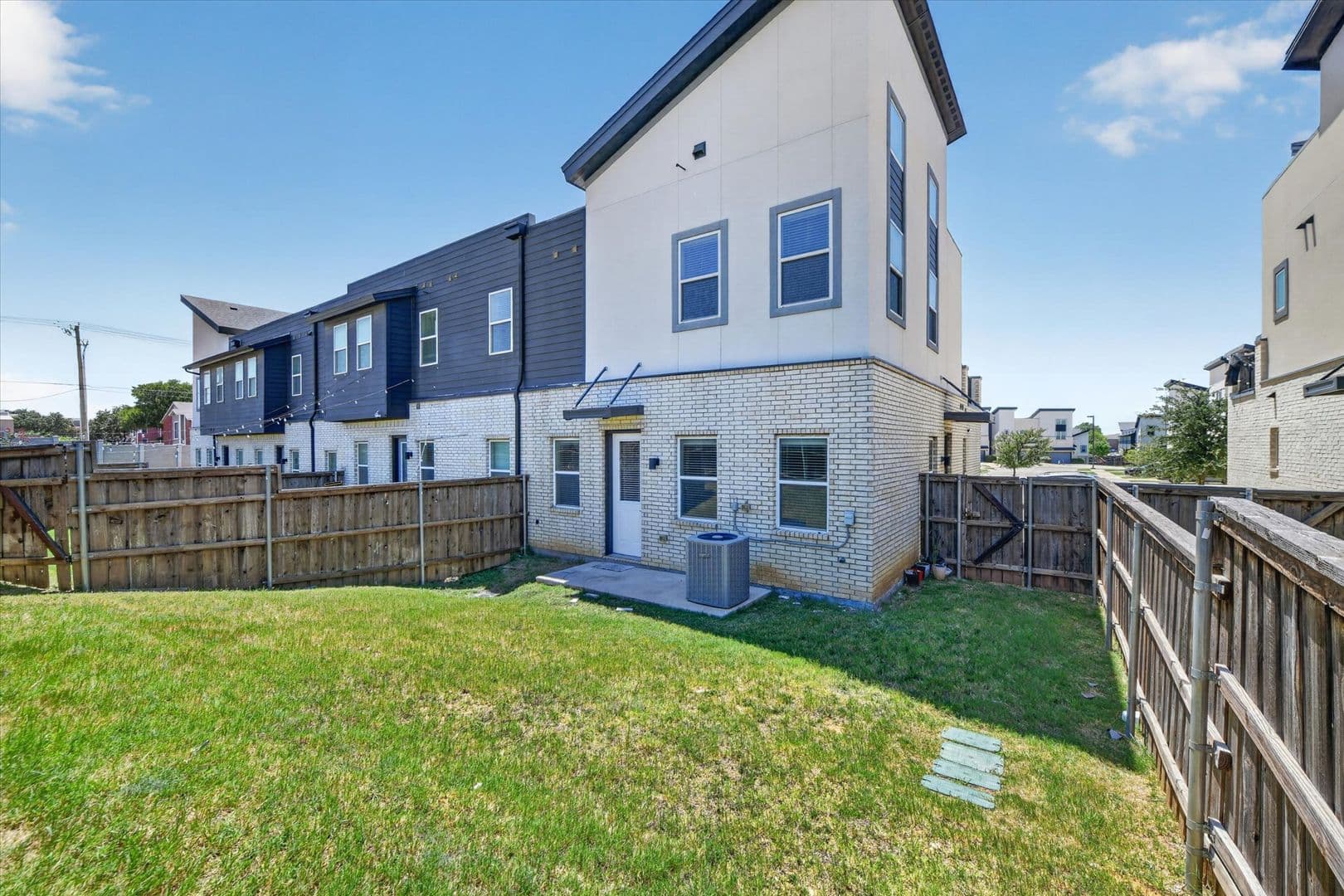 Irving Townhome: 1912 Bethlehem Street