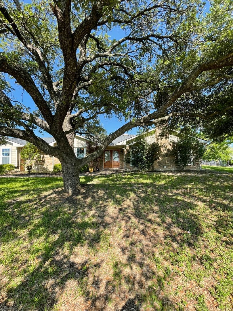 Rockwall House: 3494 N Stodghill Rd