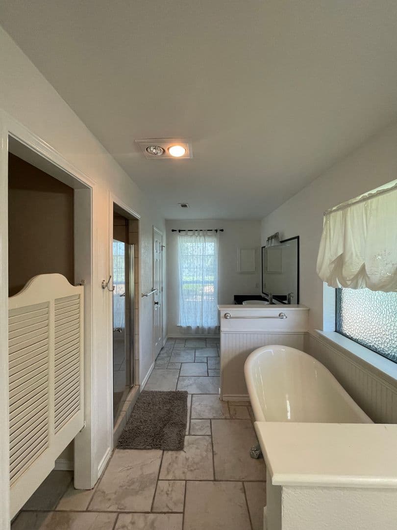 Rockwall House: 3494 N Stodghill Rd