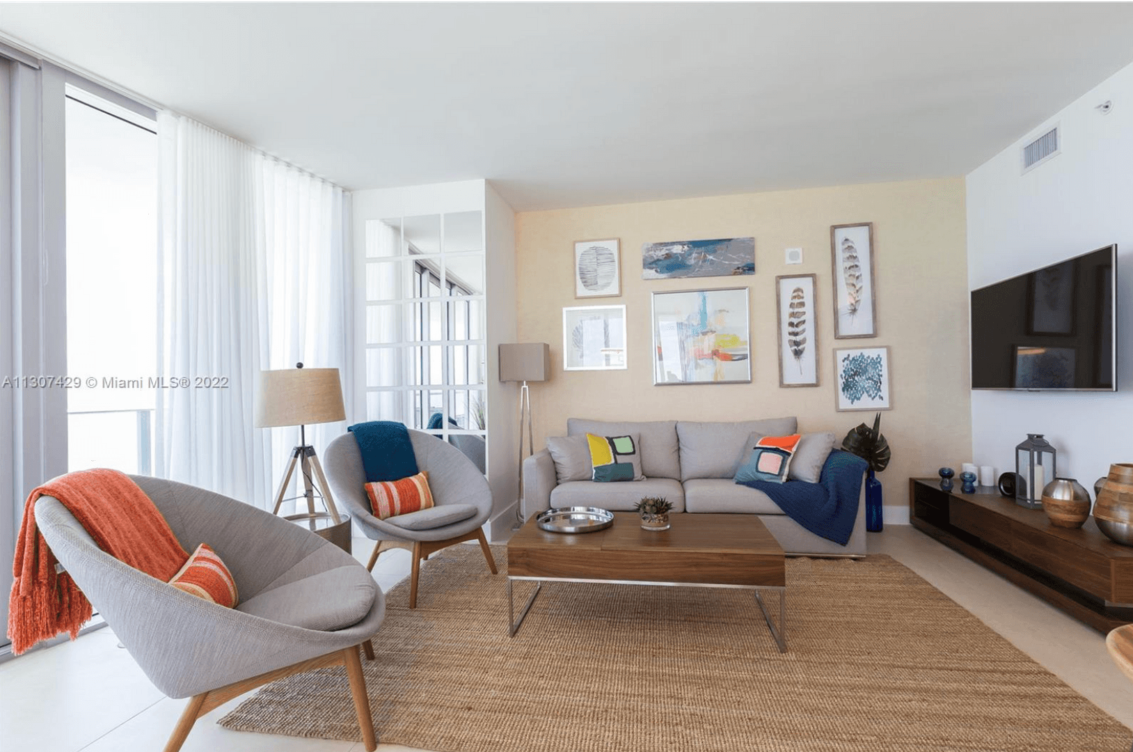 Hollywood House: 4111 S. Ocean Drive #3302