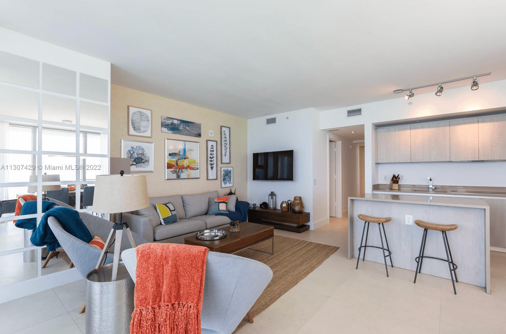 Hollywood House: 4111 S. Ocean Drive #3302