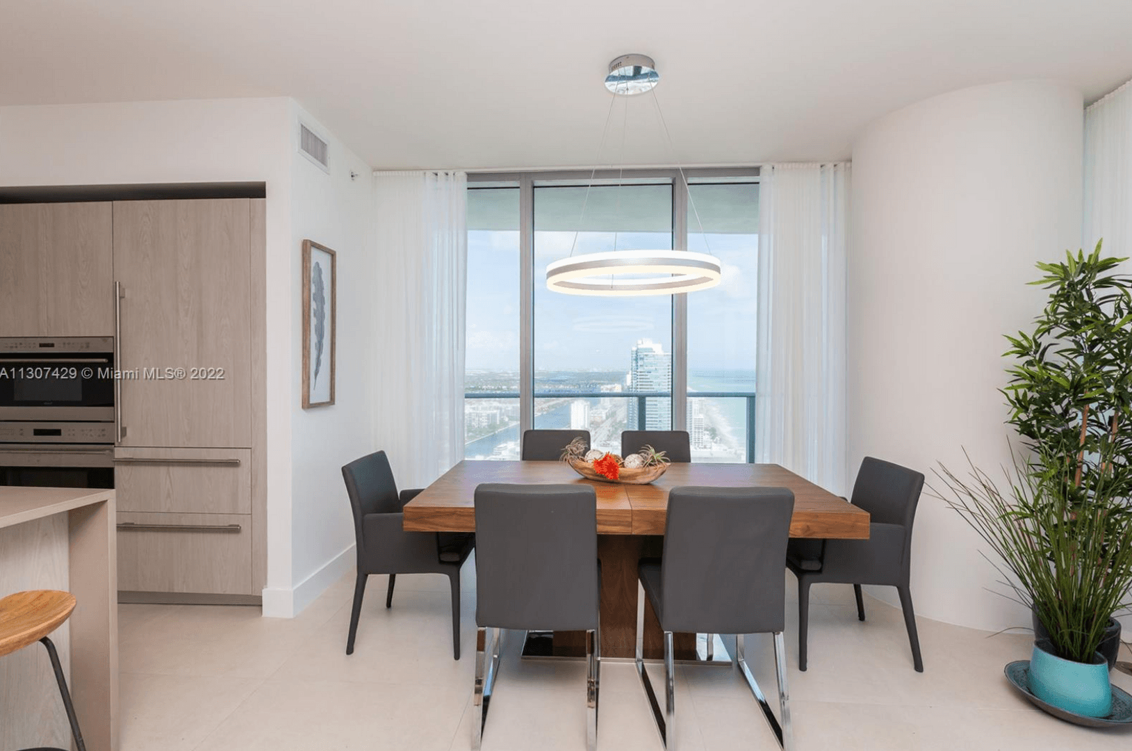 Hollywood House: 4111 S. Ocean Drive #3302