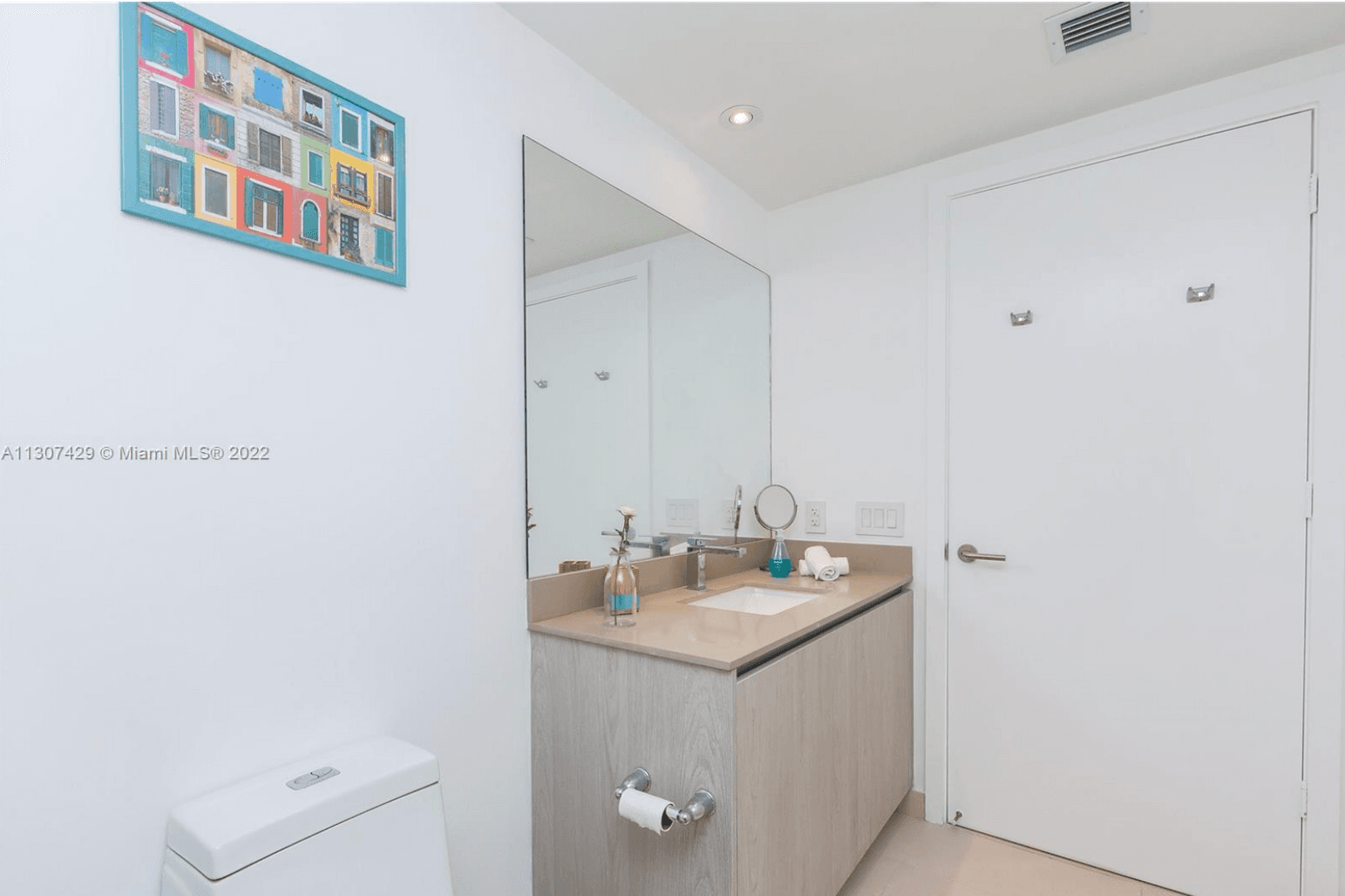 Hollywood House: 4111 S. Ocean Drive #3302