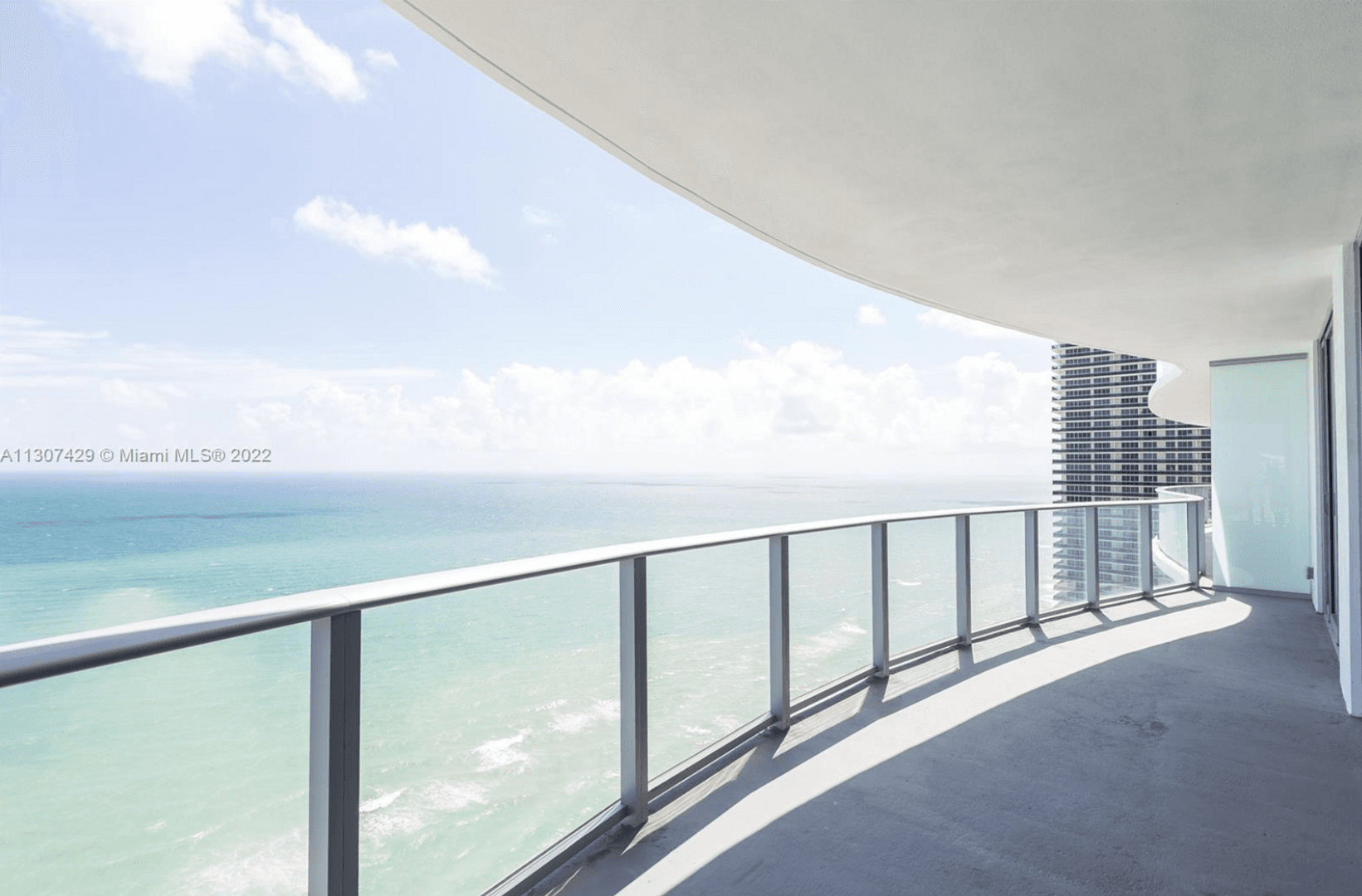 Hollywood House: 4111 S. Ocean Drive #3302