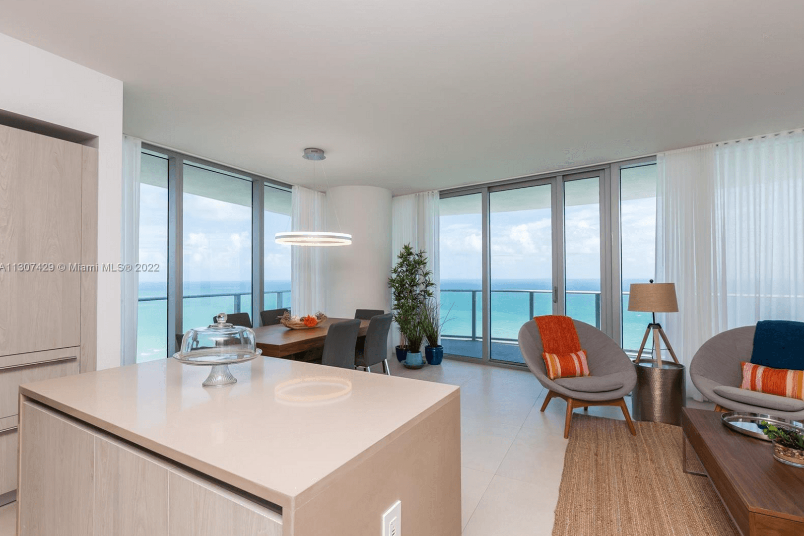 Hollywood House: 4111 S. Ocean Drive #3302