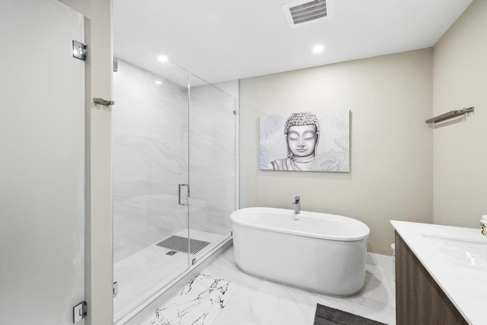 Hollywood House: 4111 S. Ocean Drive #3302