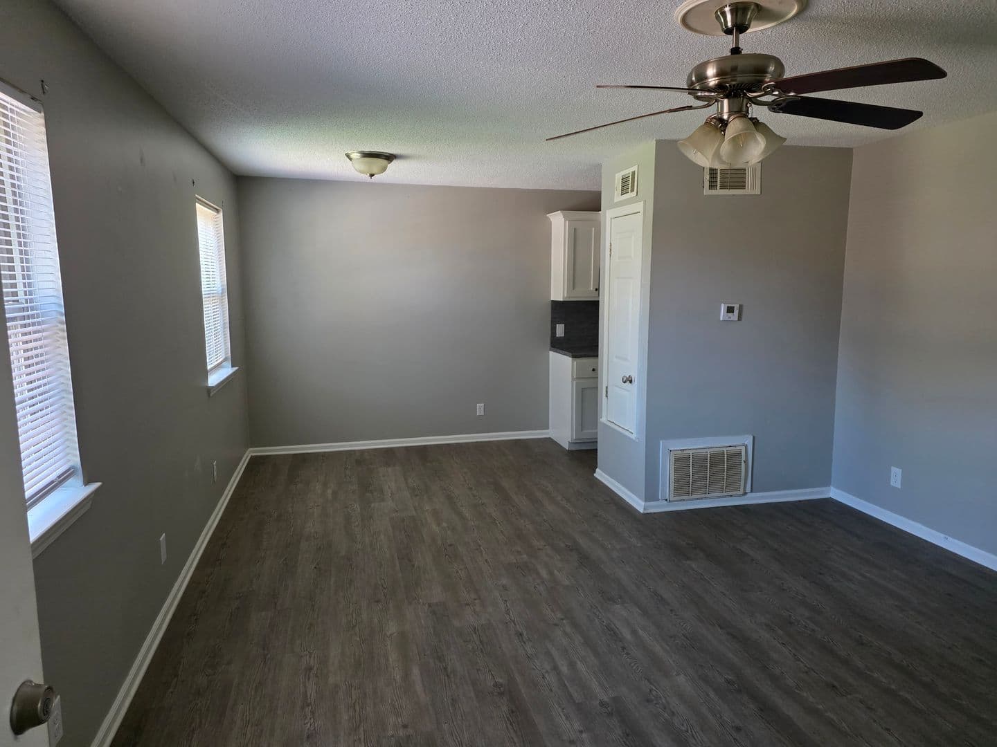 Jacksonville Apartment: 200 Crestview Drive