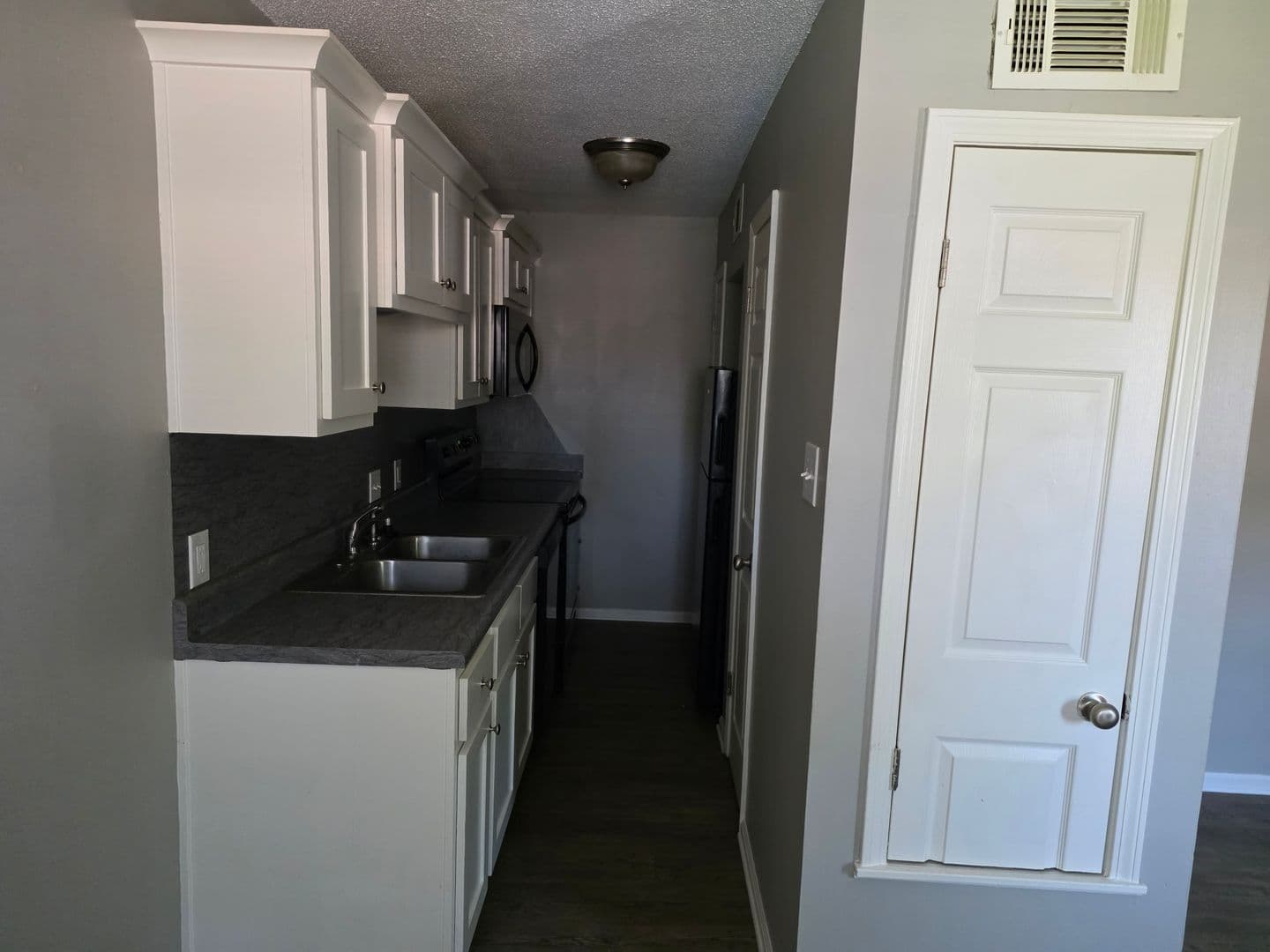 Jacksonville Apartment: 200 Crestview Drive