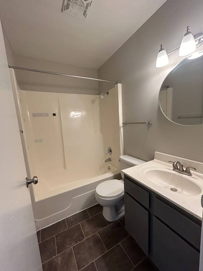 Fort Wayne Apartment: 700 Candlelite Ct