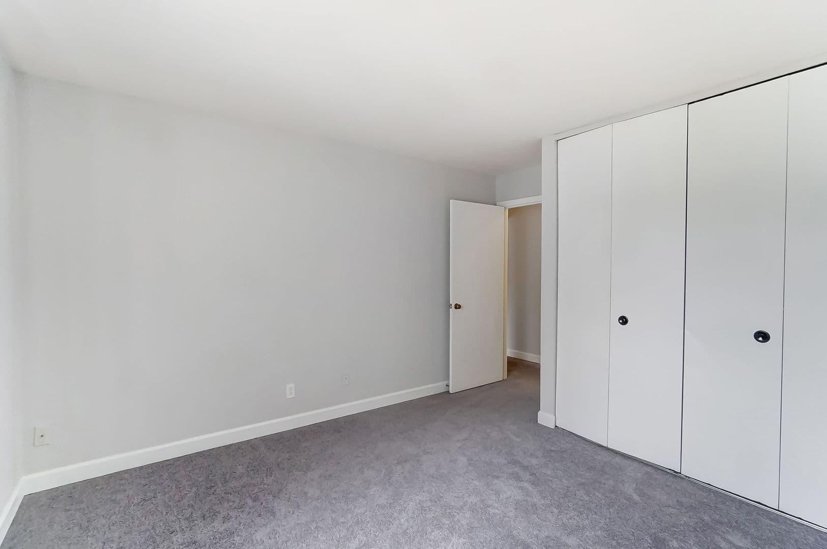 Fort Wayne Apartment: 700 Candlelite Ct