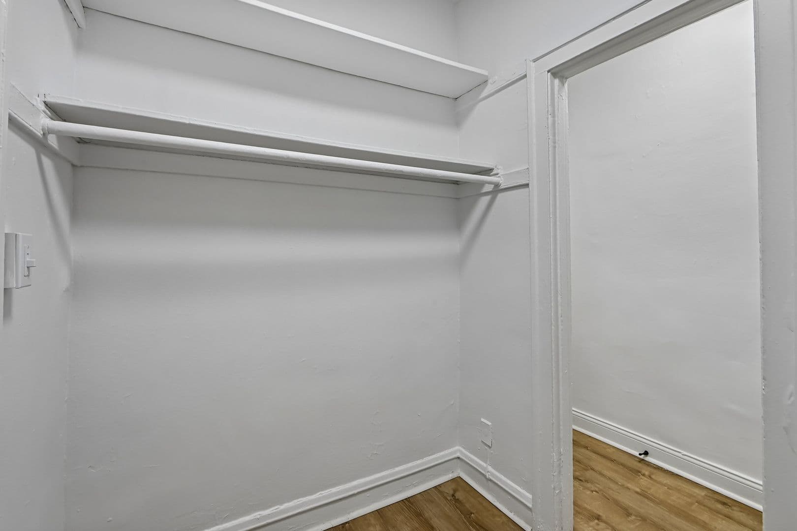 Chicago Apartment: 915 W Carmen Ave