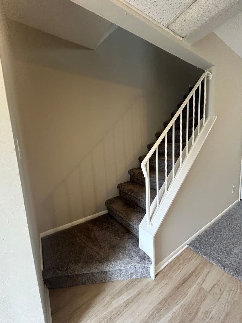 Fort Wayne Apartment: 220 E. Hoover Dr.