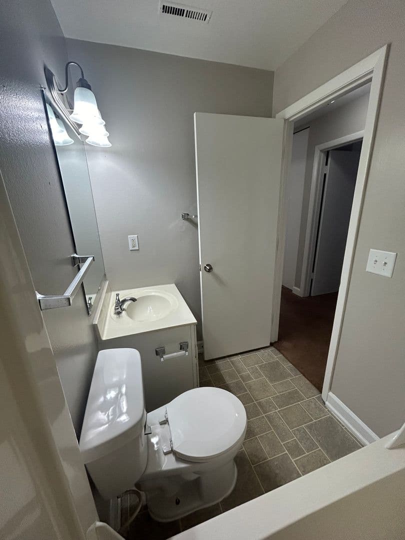 Fort Wayne Apartment: 700 Candlelite Ct