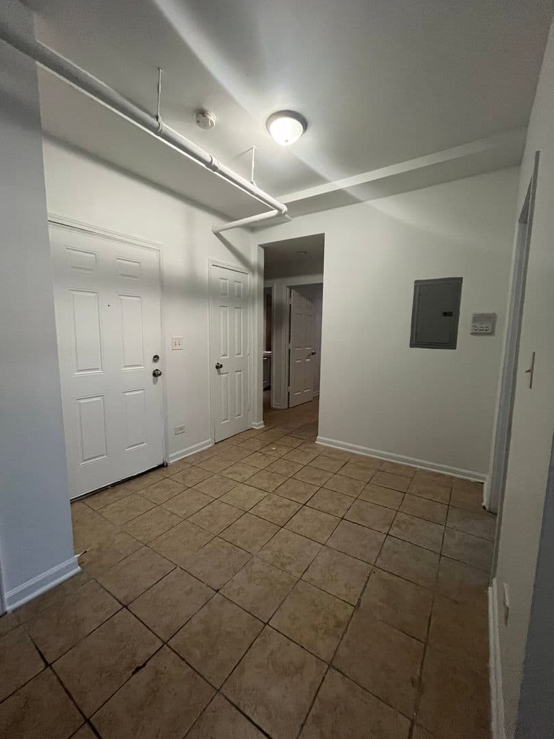 Chicago Apartment: 8100-8114 S Essex Ave