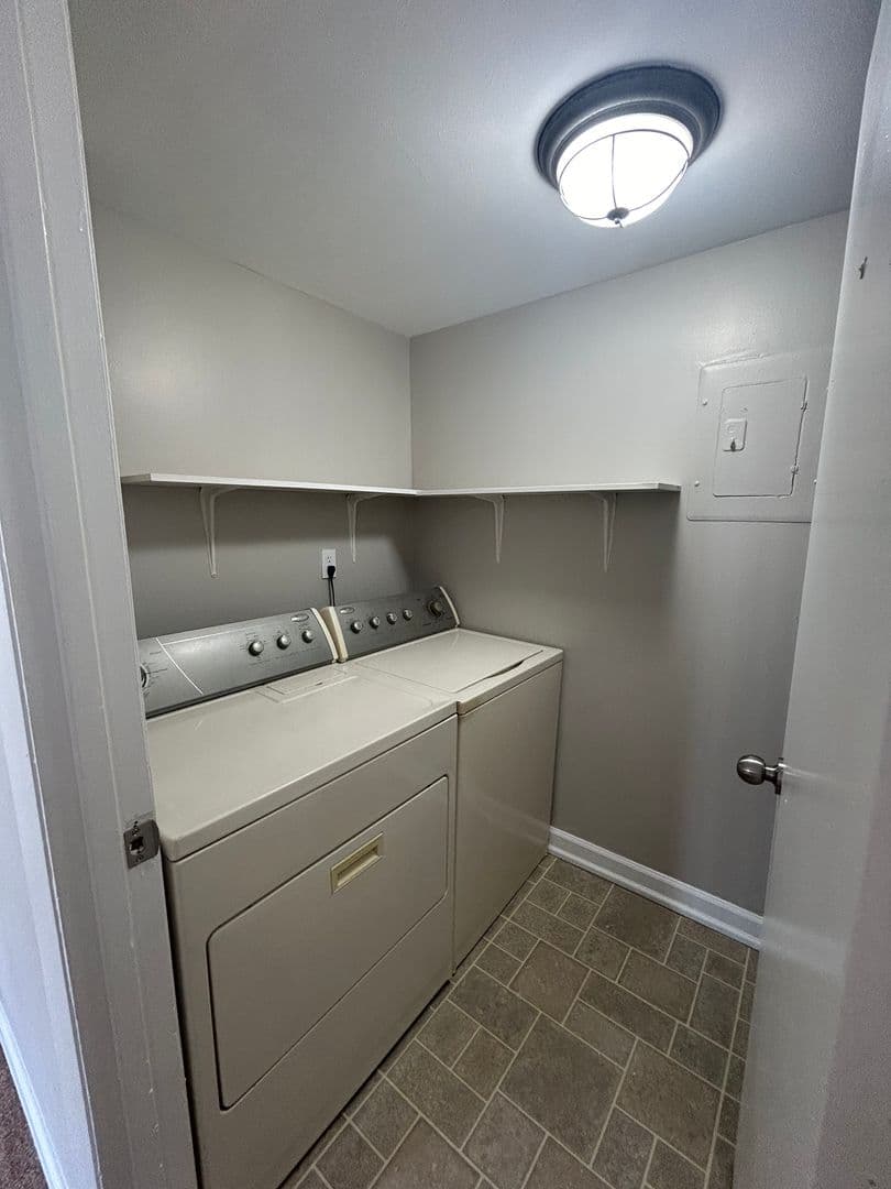 Fort Wayne Apartment: 700 Candlelite Ct