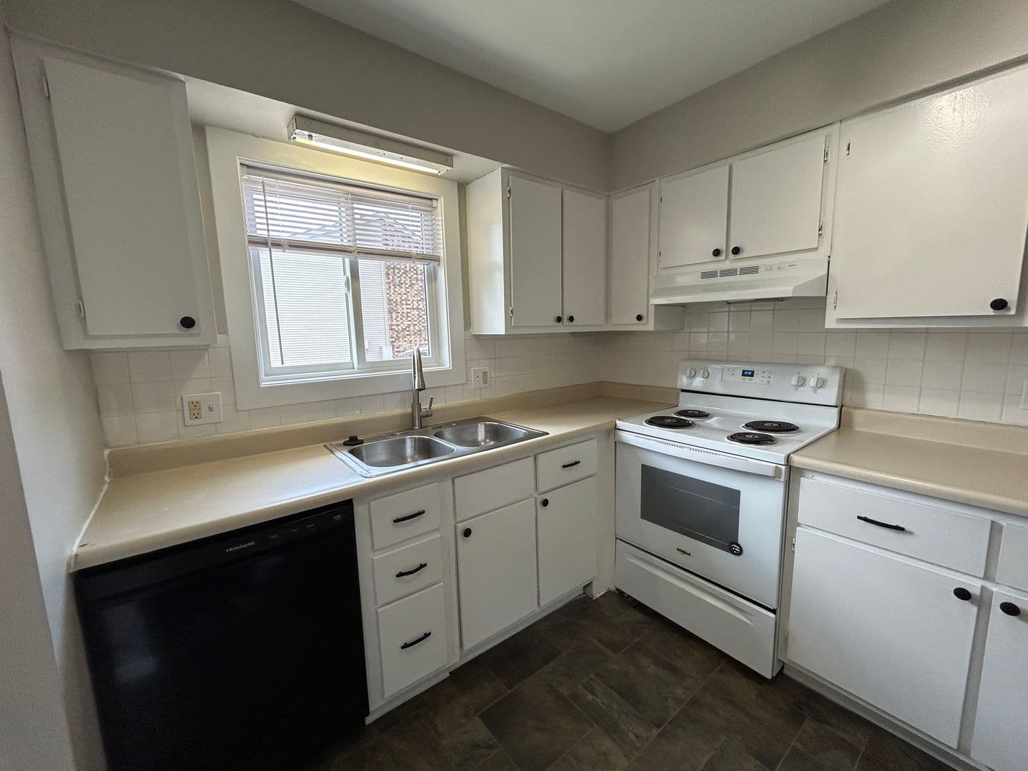 Fort Wayne Apartment: 220 E. Hoover Dr.