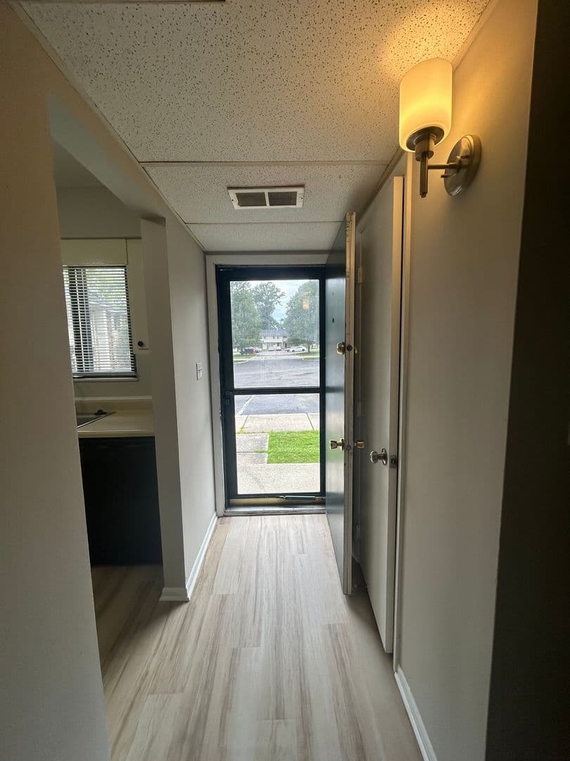 Fort Wayne Apartment: 220 E. Hoover Dr.