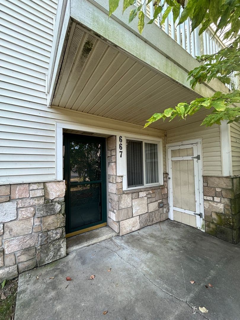 Fort Wayne Apartment: 700 Candlelite Ct