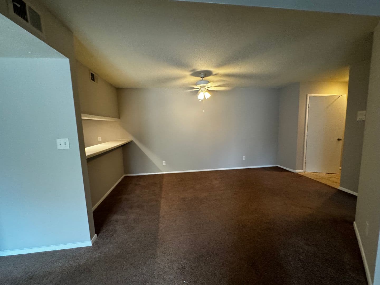 Fort Wayne Apartment: 5810 Meadows Dr.