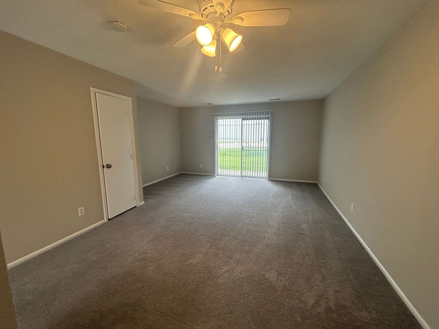Fort Wayne Apartment: 220 E. Hoover Dr.